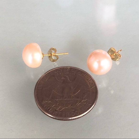 ❗️LAST ONE❗️Pink 10mm Freshwater Pearl 14kt Gold Stud Earrings - Picture 6 of 6